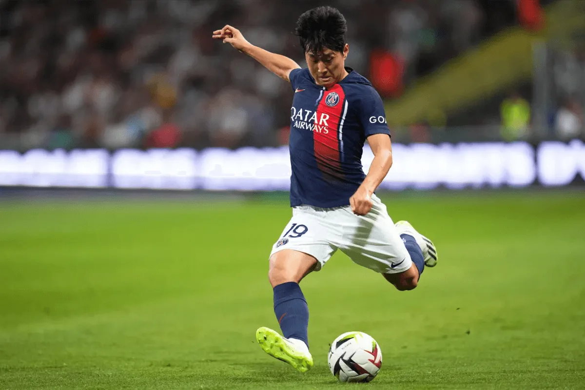 Kang-in Lee 8 Lee Kang-in s’accroche au PSG malgré les rumeurs de départ
