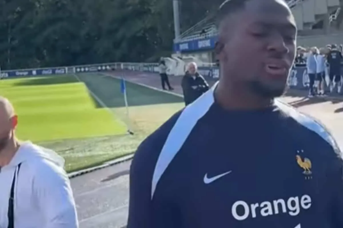 Vidéo. Ibrahima Konaté s'embrouille avec un supporter des Bleus « Tu me manques de respect ! »